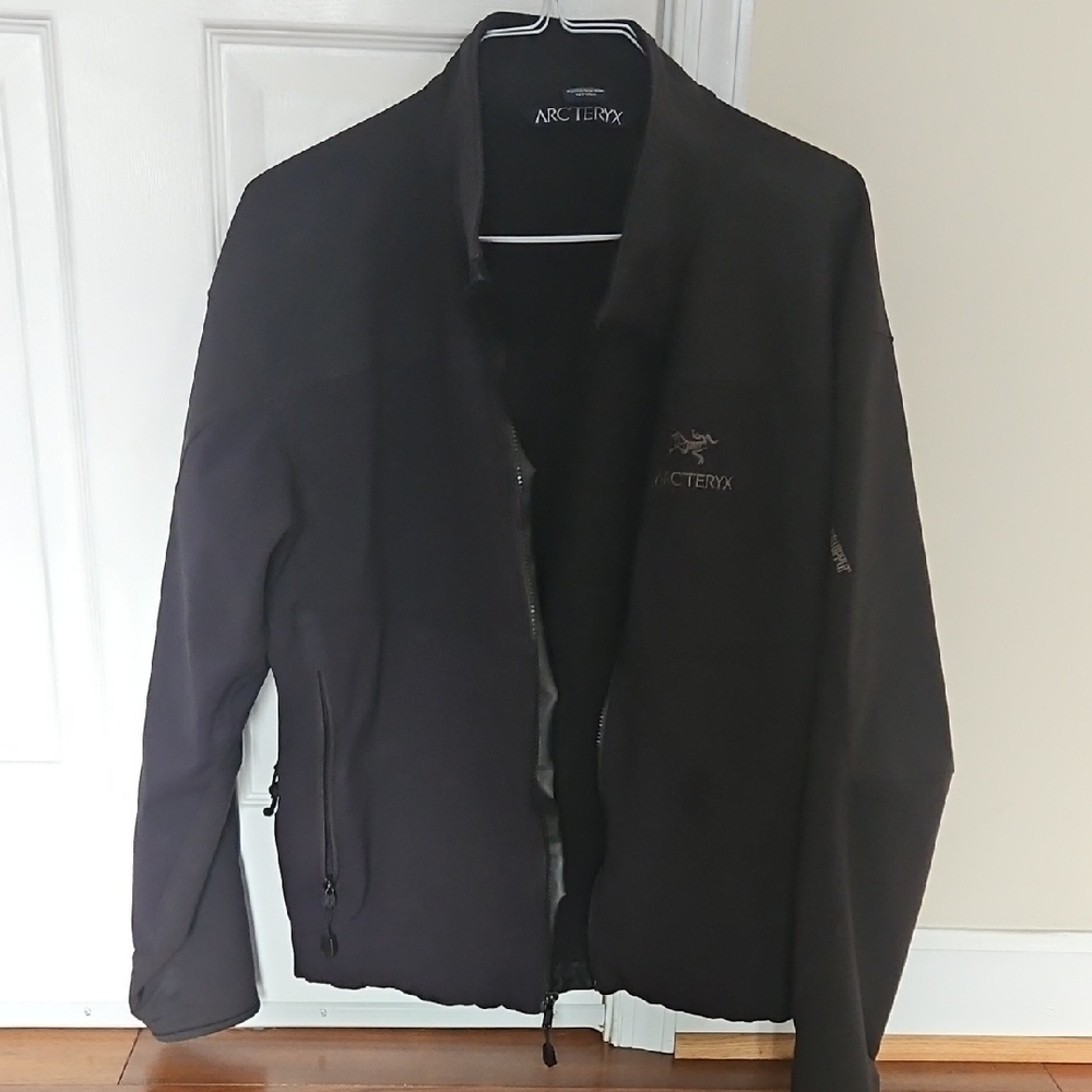 Arc'teryx Men's Dark Gray Performance Jacket